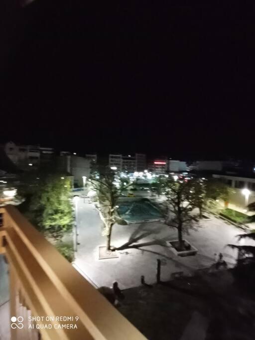 شقة Λάρισα Διαμέρισμα Με Θέα Πλατεία Στο Κέντρο Της Πόλης المظهر الخارجي الصورة